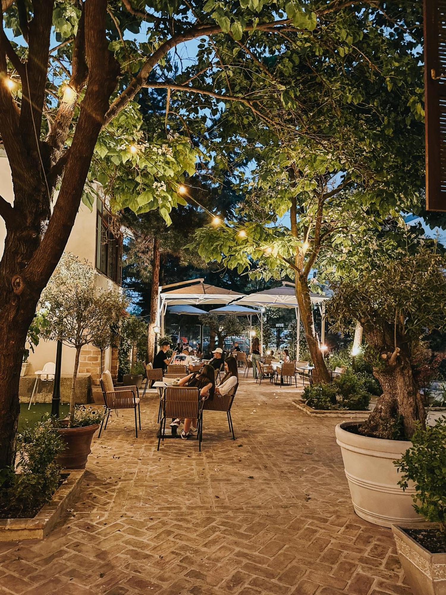Seven Cafe & Hotel Pogradec Eksteriør bilde