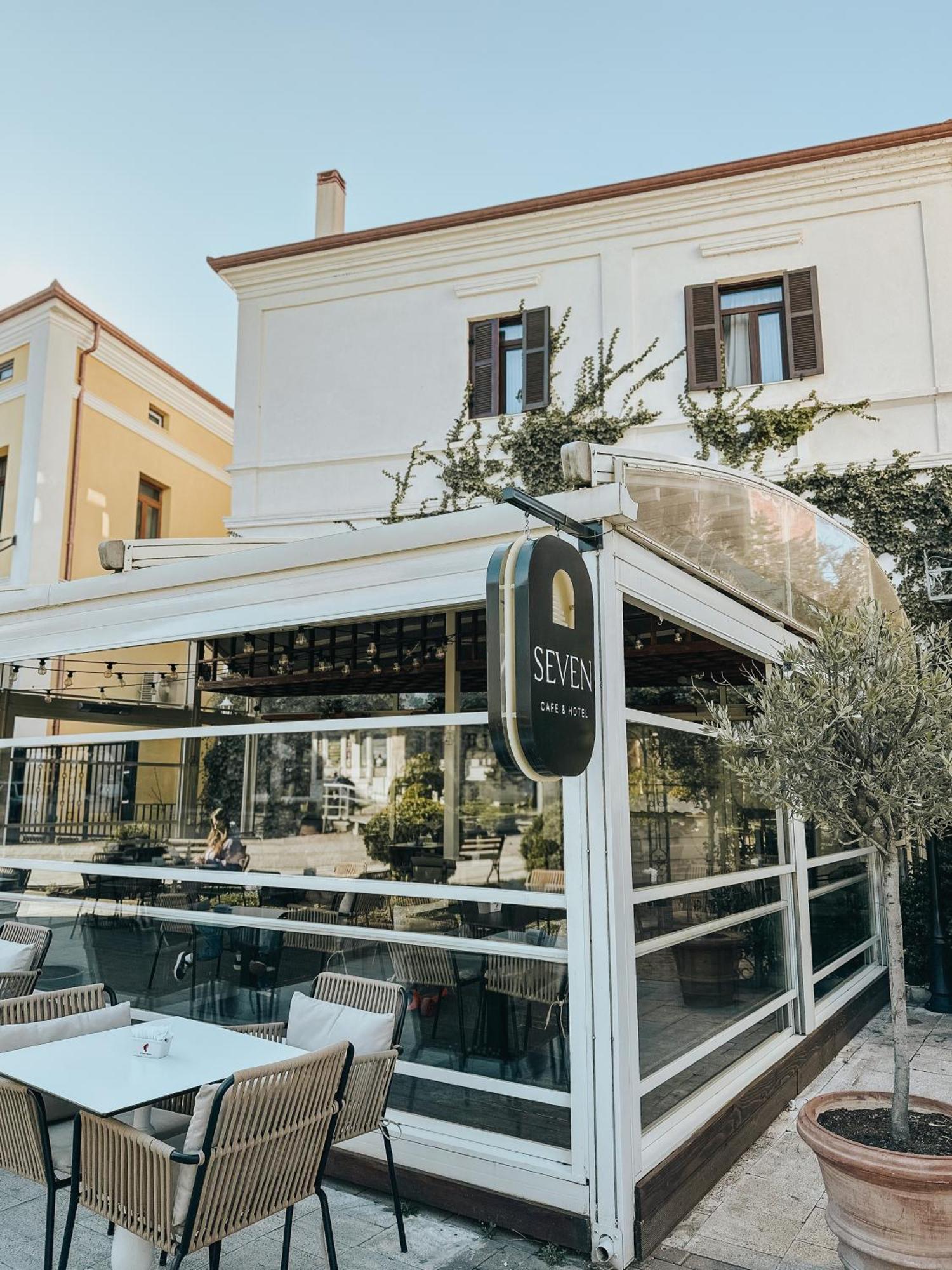 Seven Cafe & Hotel Pogradec Eksteriør bilde