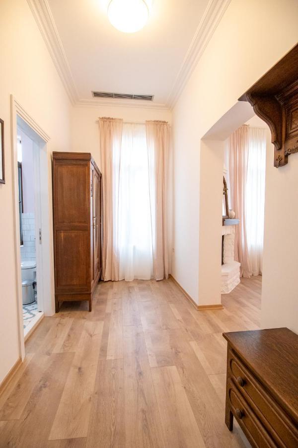 Seven Cafe & Hotel Pogradec Eksteriør bilde