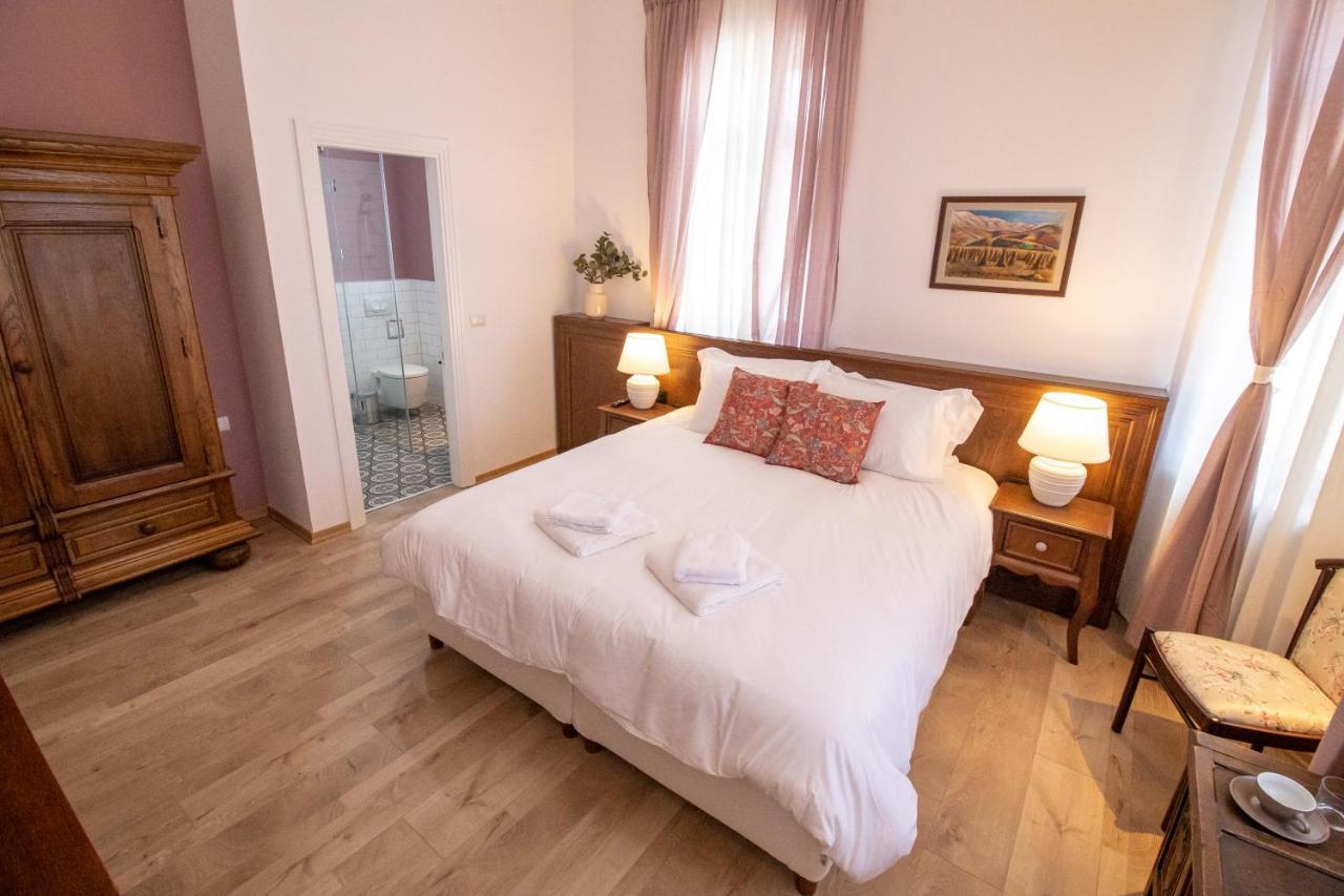 Seven Cafe & Hotel Pogradec Eksteriør bilde