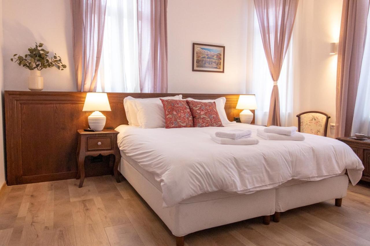Seven Cafe & Hotel Pogradec Eksteriør bilde