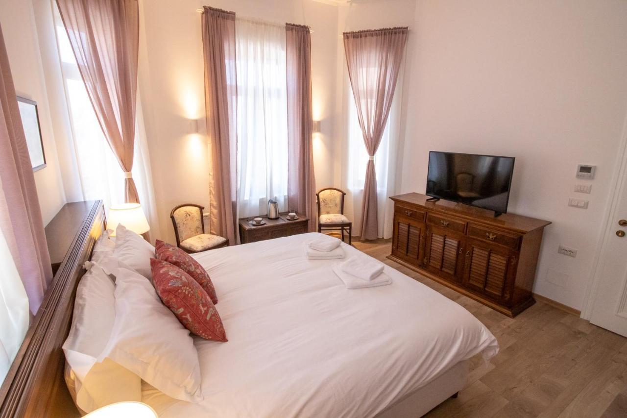Seven Cafe & Hotel Pogradec Eksteriør bilde