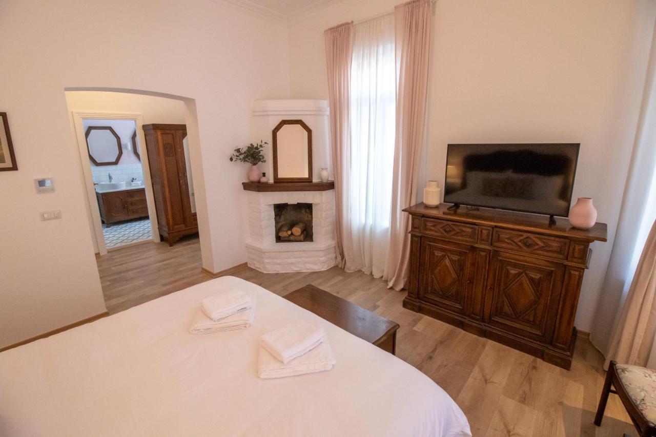 Seven Cafe & Hotel Pogradec Eksteriør bilde