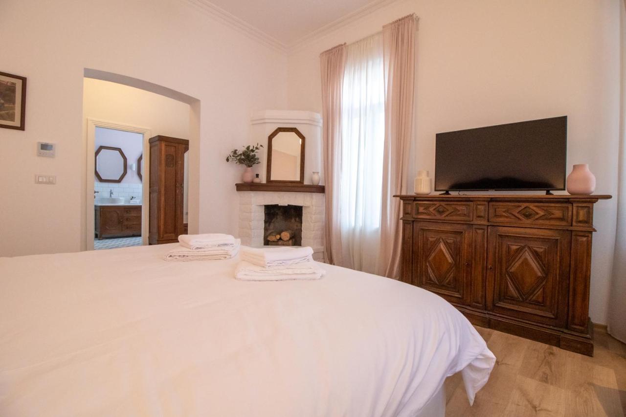 Seven Cafe & Hotel Pogradec Eksteriør bilde